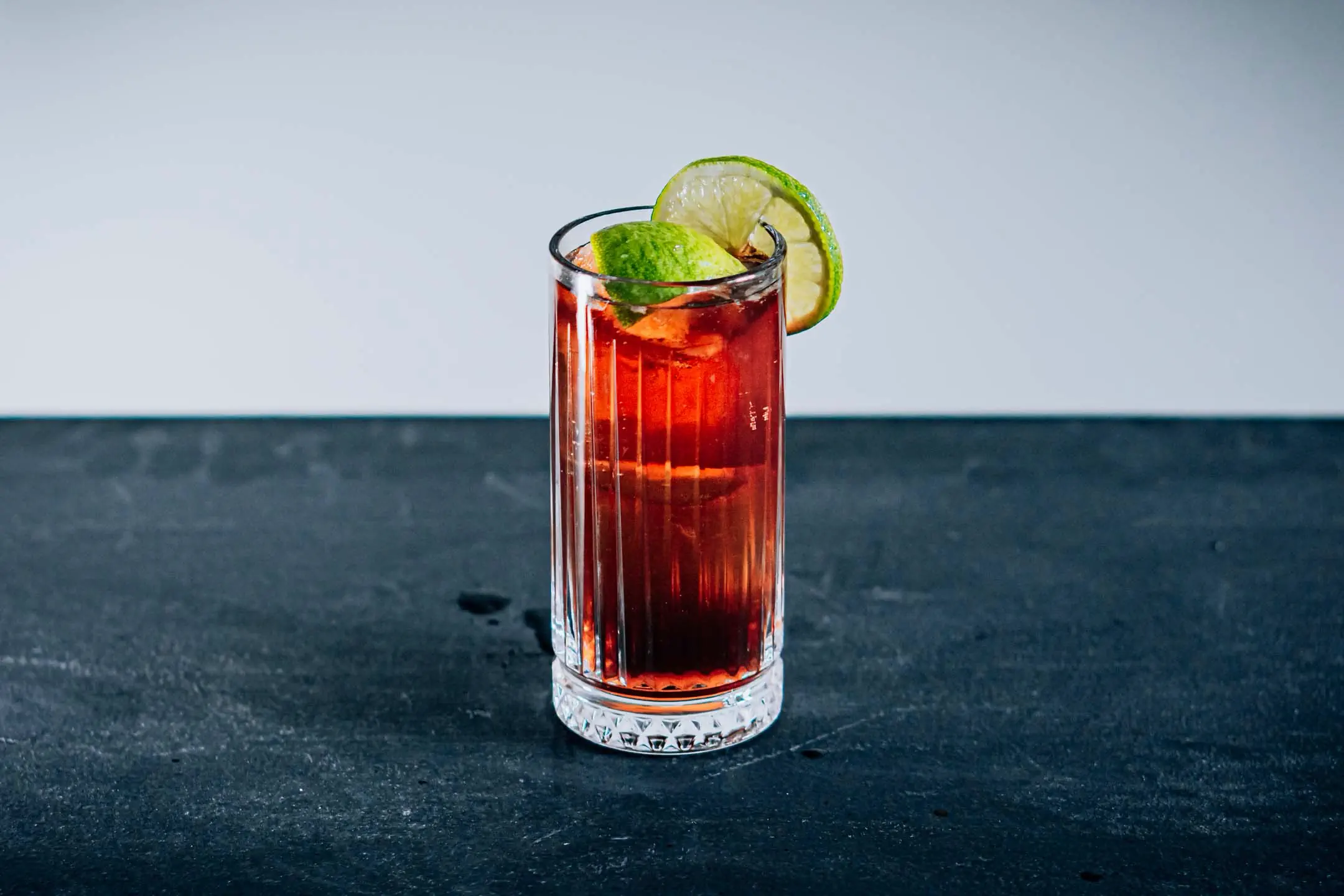 cuba-libre-enhanced-mit-gin-und-rum-casual-friday-club-jan00250-2_o.webp